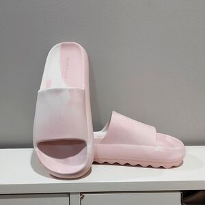 Cool planet slides by Steve madden